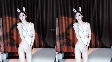 ❣️推荐❣️网易CC【欣彤】千元付费群大尺定制热舞，三点全露，热舞诱惑13V (9)